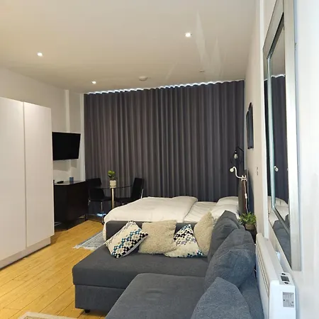 Classic Studio For 4 In Piccadilly Soho Central London Vr3